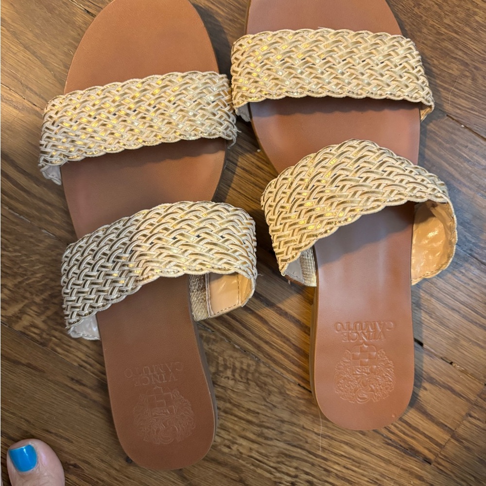 Vince Camuto gold Woven Slide Sandals size 8. EUC
